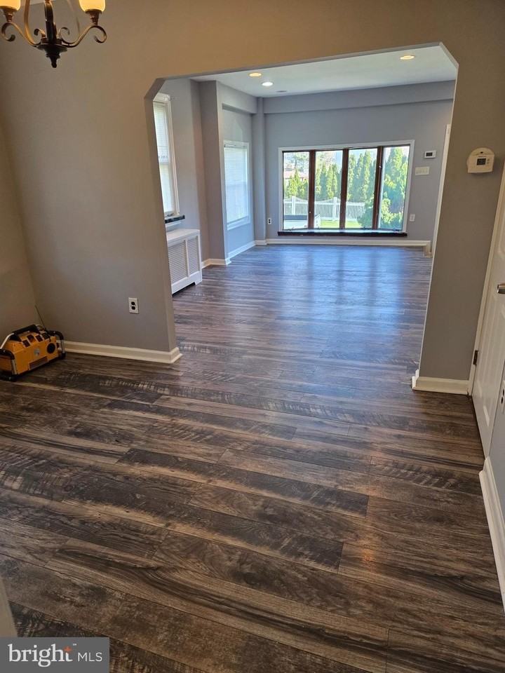 1954 Kohl St - Photo 3 of 20