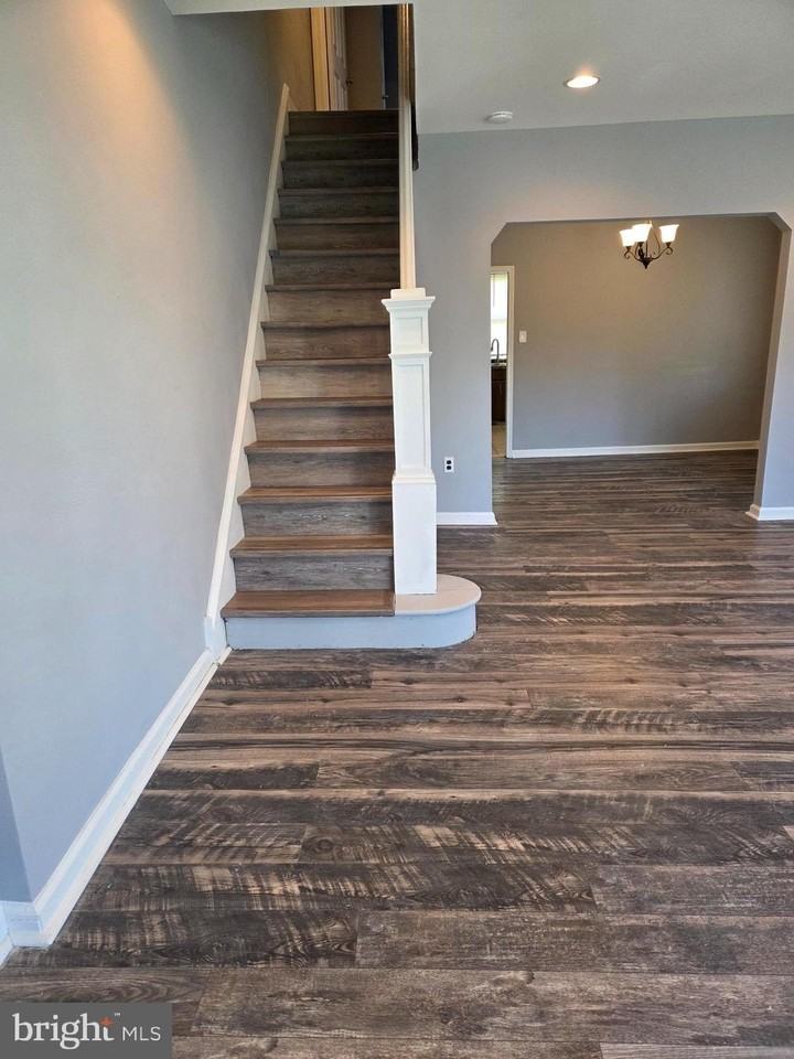 1954 Kohl St - Photo 5 of 20