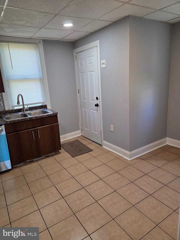 1954 Kohl St - Photo 6 of 20