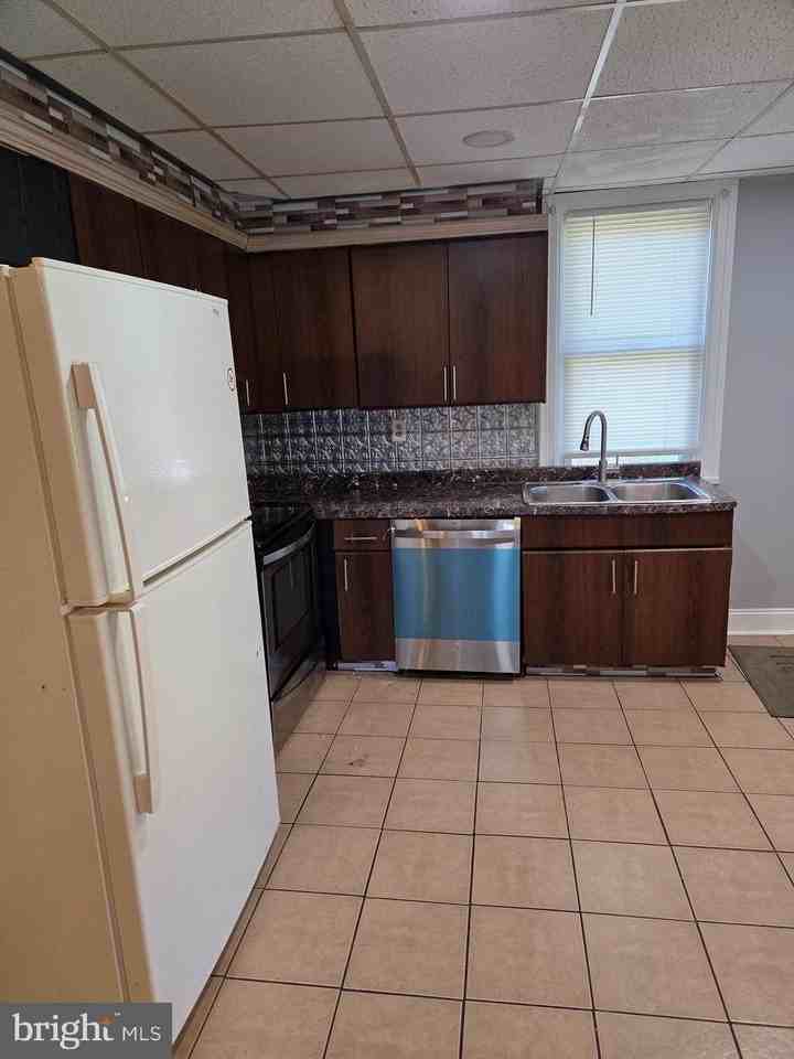 1954 Kohl St - Photo 7 of 20