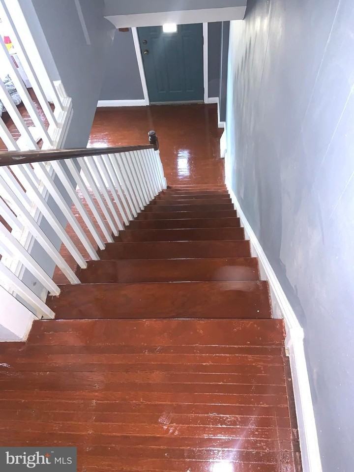 4613 Hartel Ave - Photo 4 of 17