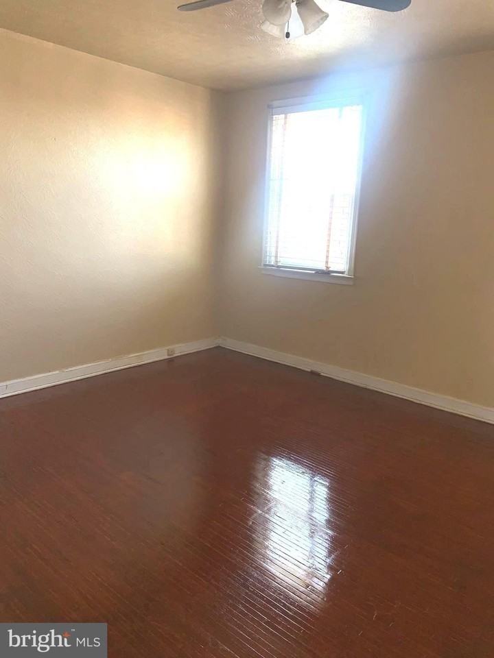 4613 Hartel Ave - Photo 7 of 17