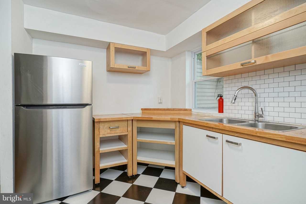 1208 Webster St ## 12 - Photo 7 of 25