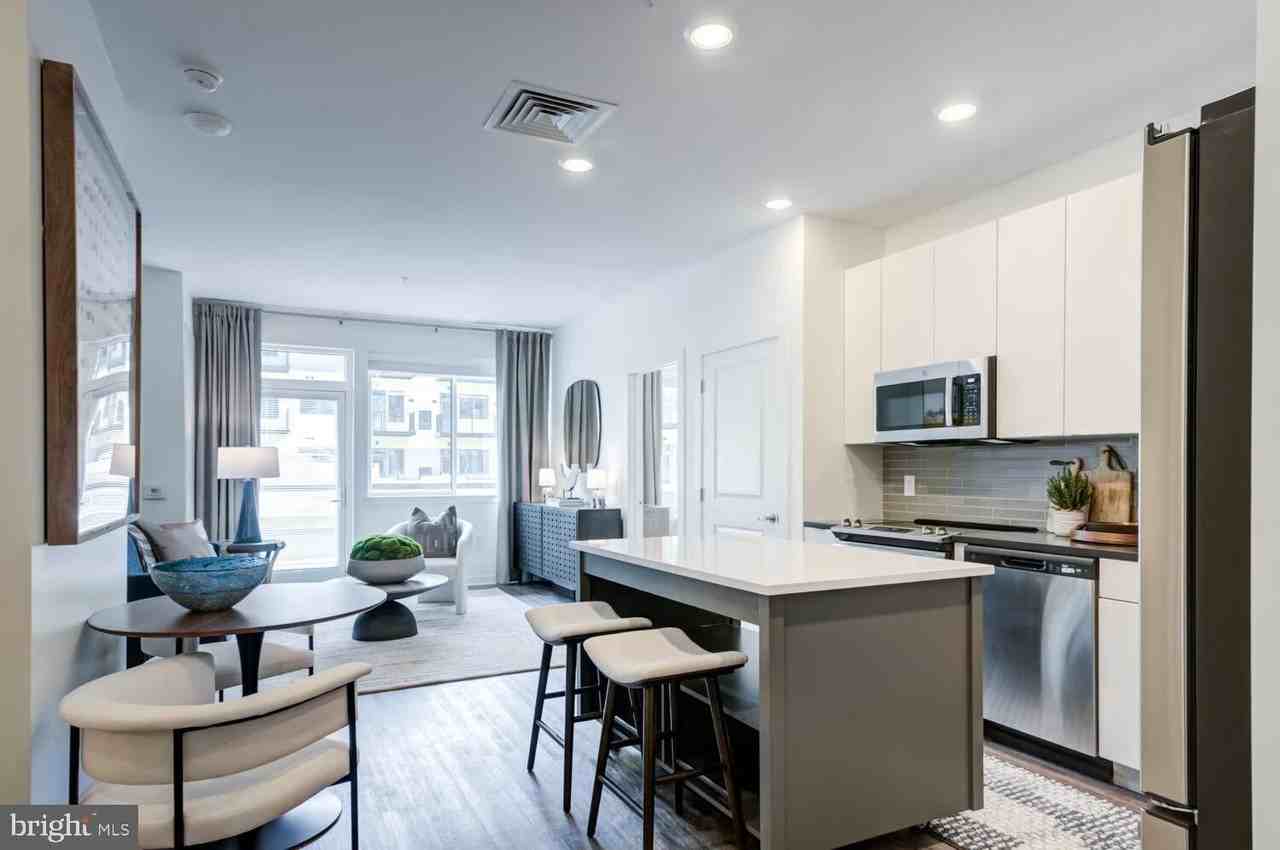 503 N Columbus Blvd #1512