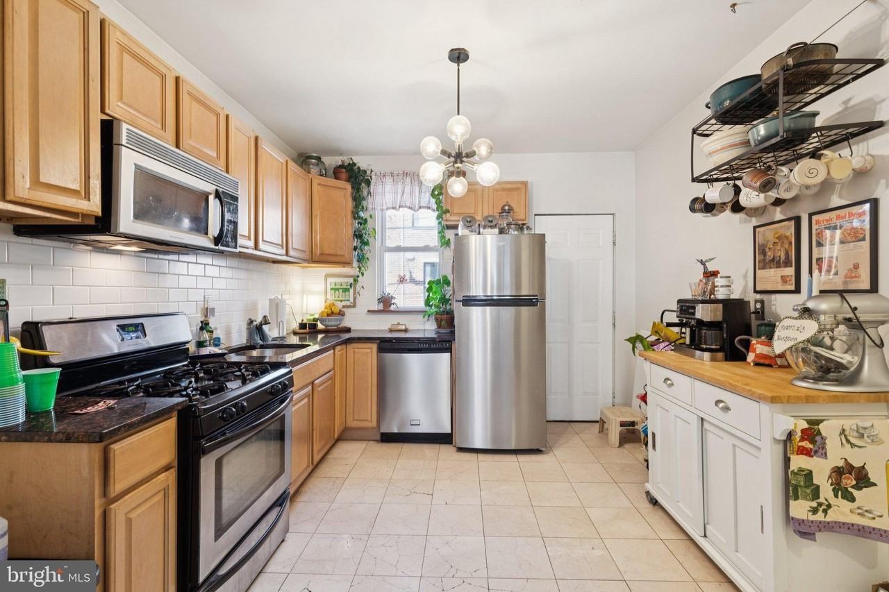 728 S Smedley St - Photo 7 of 33