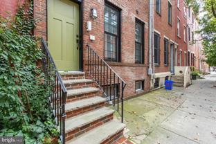 1926 Bainbridge St Unit A - Photo 1 of 1