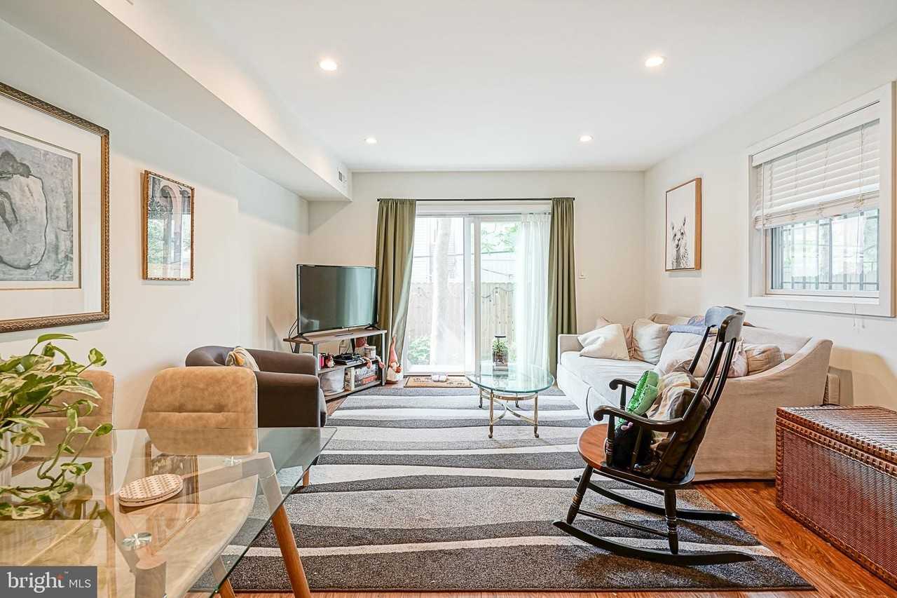 1926 Bainbridge St #A - Photo 3 of 21