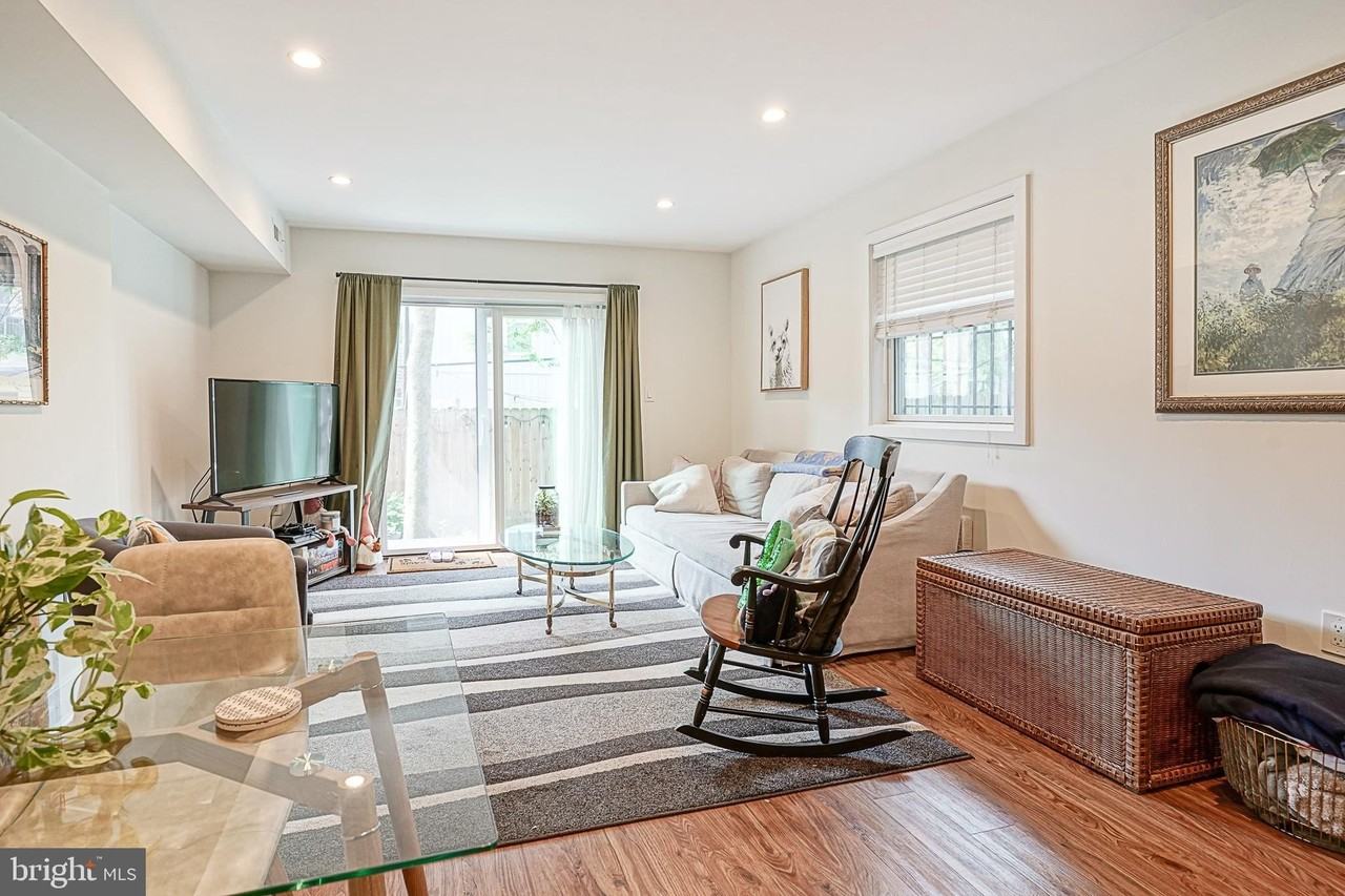 1926 Bainbridge St #A - Photo 4 of 21