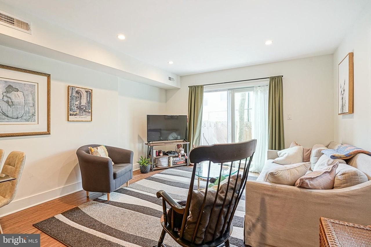 1926 Bainbridge St #A - Photo 6 of 21