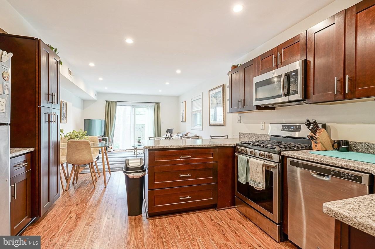 1926 Bainbridge St #A - Photo 7 of 21