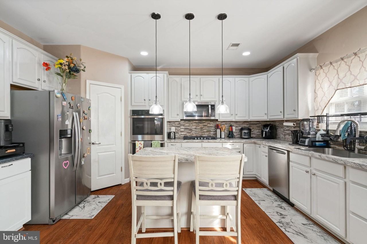 523 Windermere Dr - Photo 2 of 37