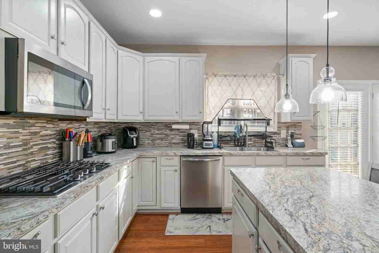 523 Windermere Dr - Photo 3 of 37