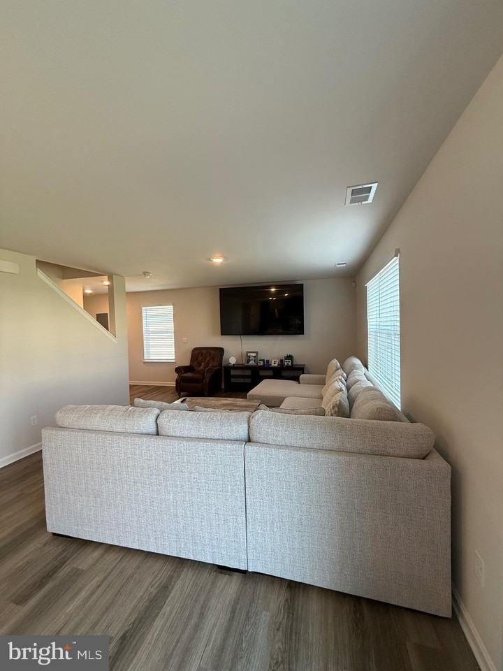 115 Grasmere St - Photo 4 of 22