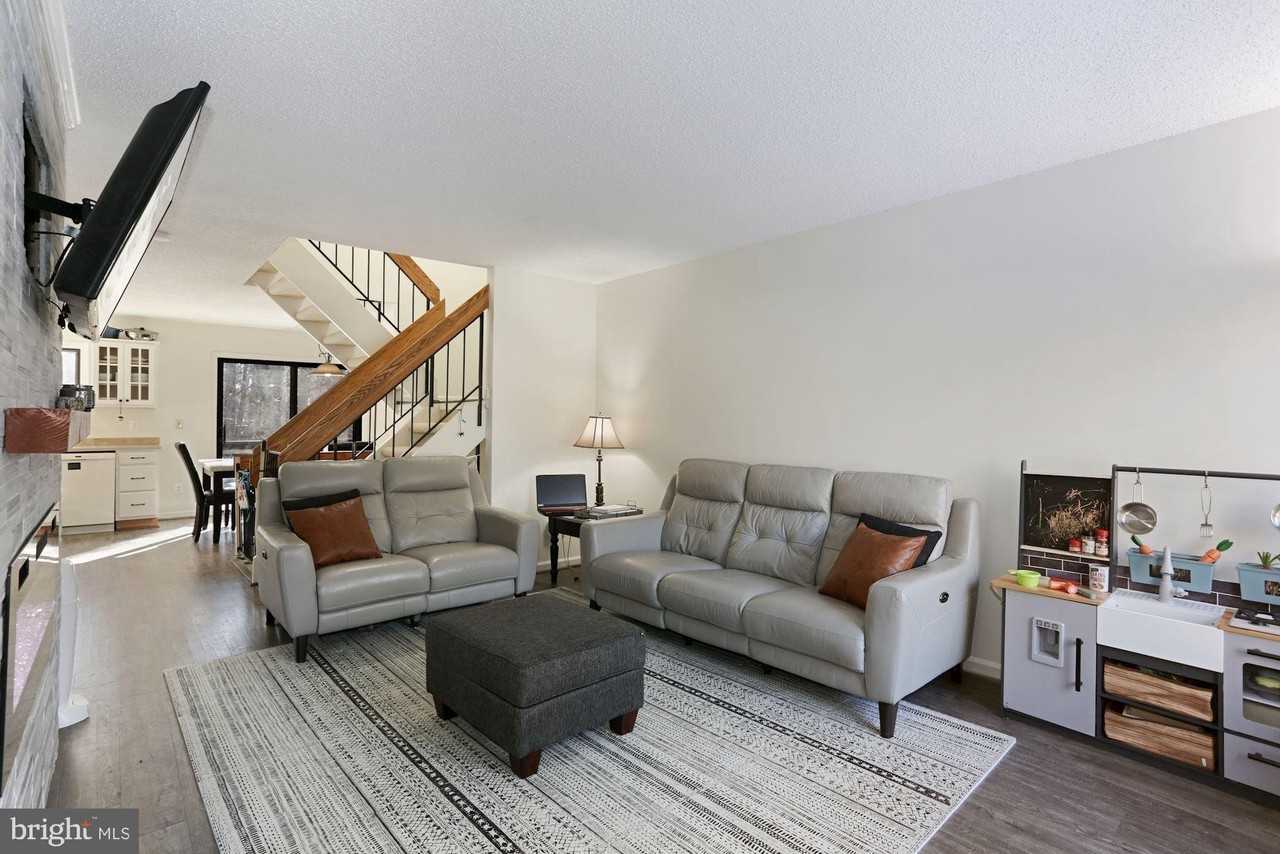 2104 Cartwright Pl - Photo 3 of 31