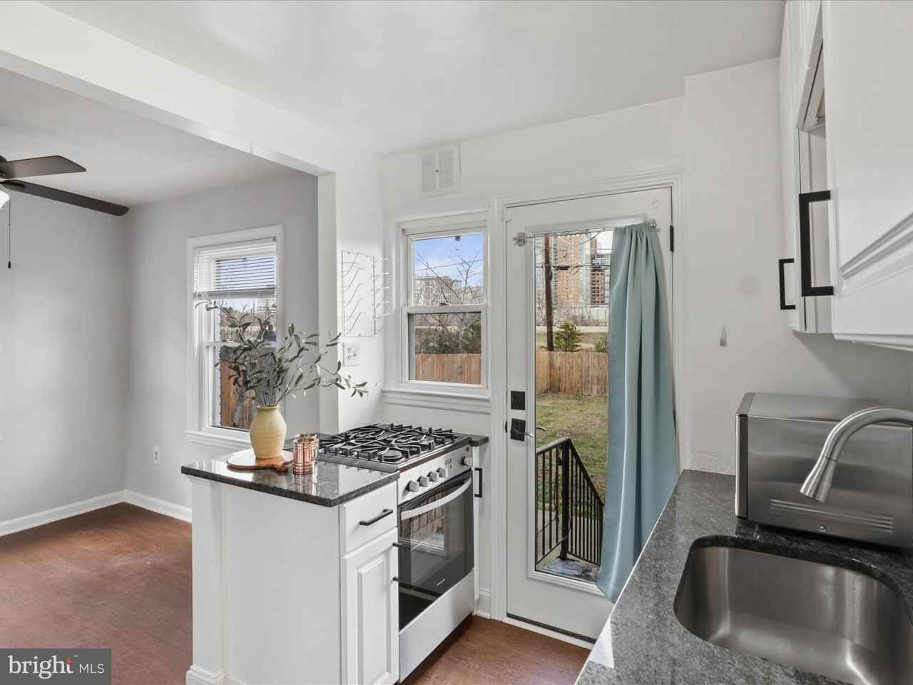 2236 Arlington Ter - Photo 4 of 25