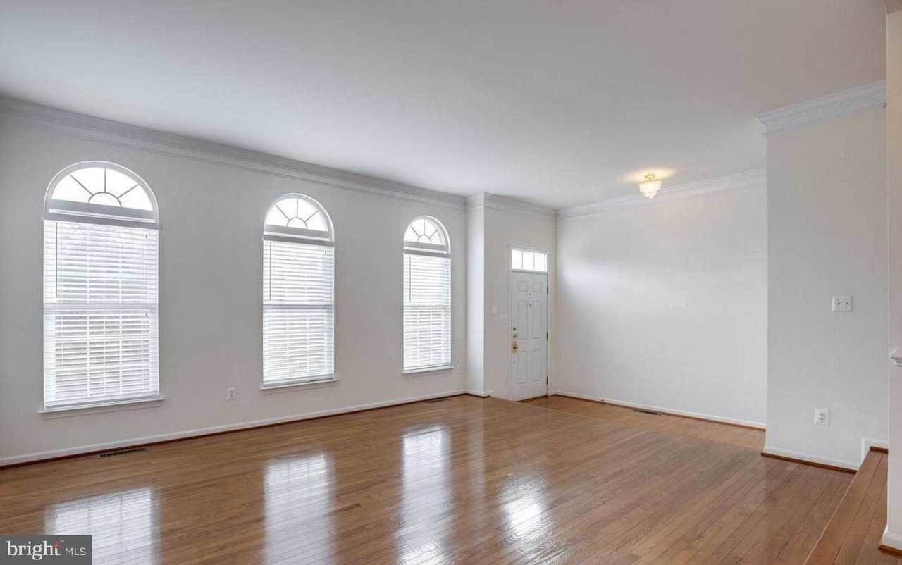 25859 Kirkwood Sq - Photo 3 of 38