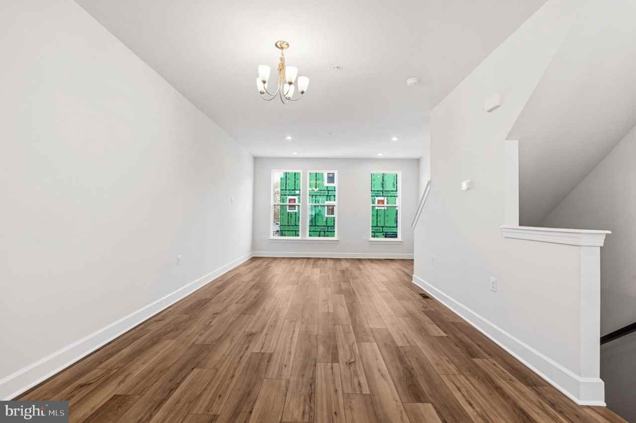 602 Watermans Dr - Photo 4 of 33