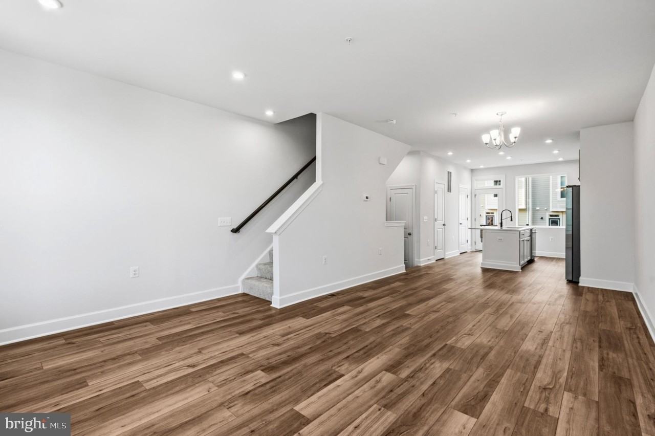 602 Watermans Dr - Photo 5 of 33