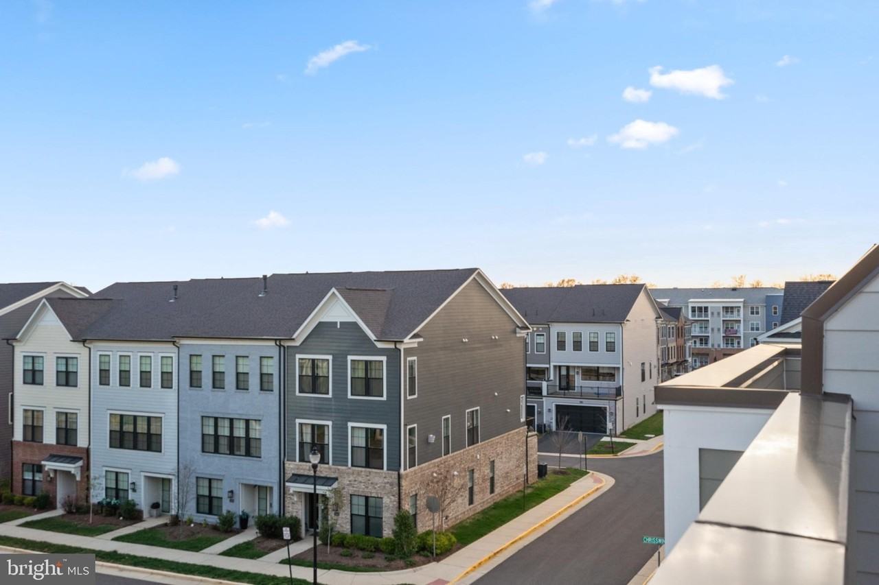 602 Watermans Dr - Photo 6 of 33