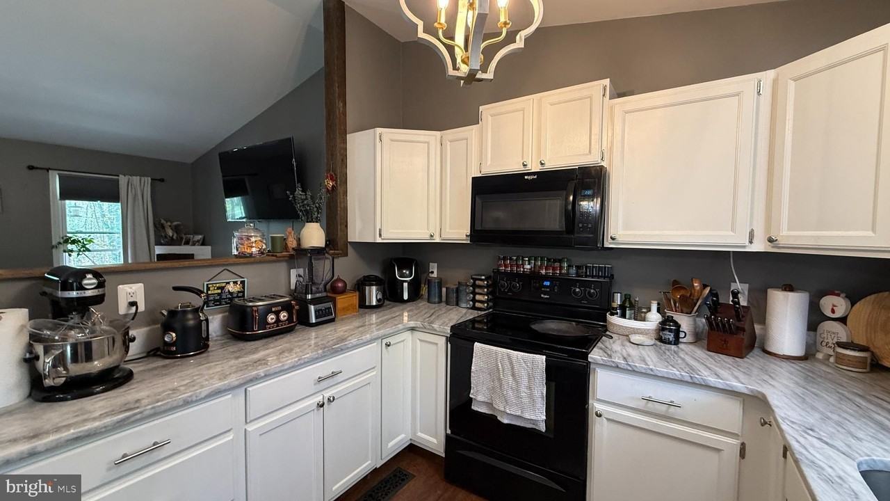 11 Hickory Ln - Photo 2 of 14