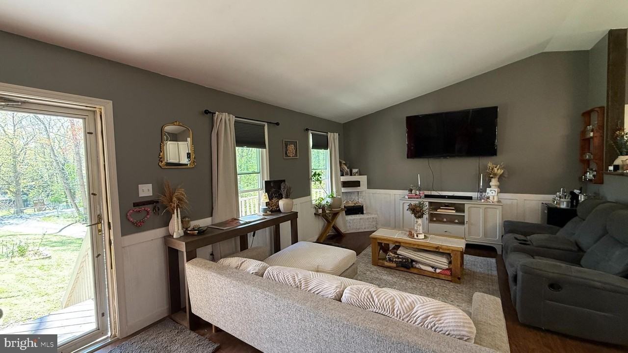 11 Hickory Ln - Photo 4 of 14