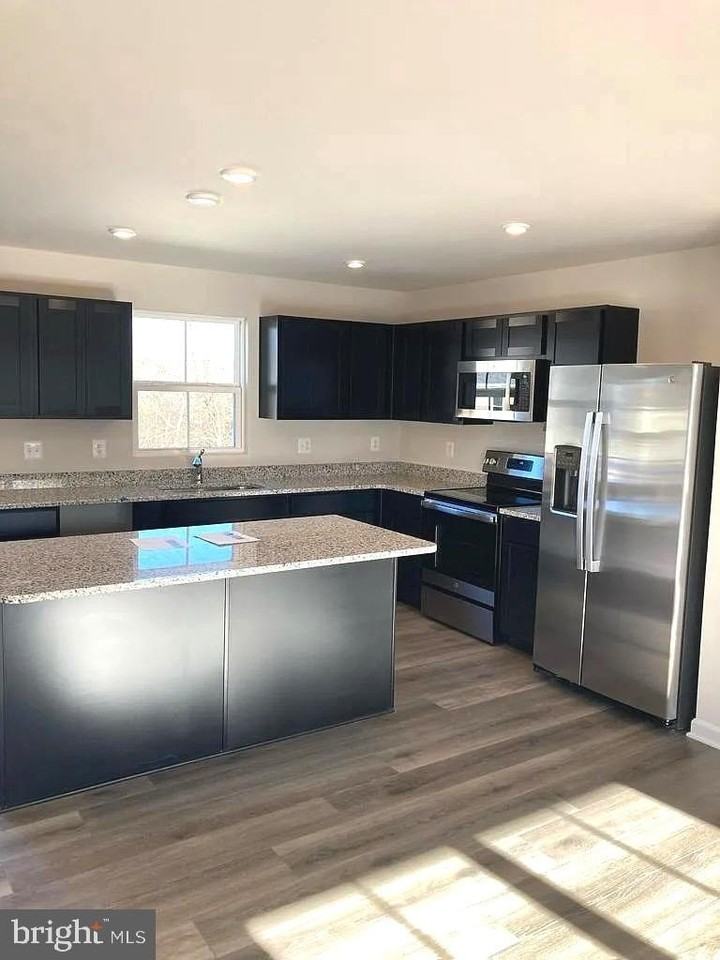 420 Circle Dr - Photo 6 of 30