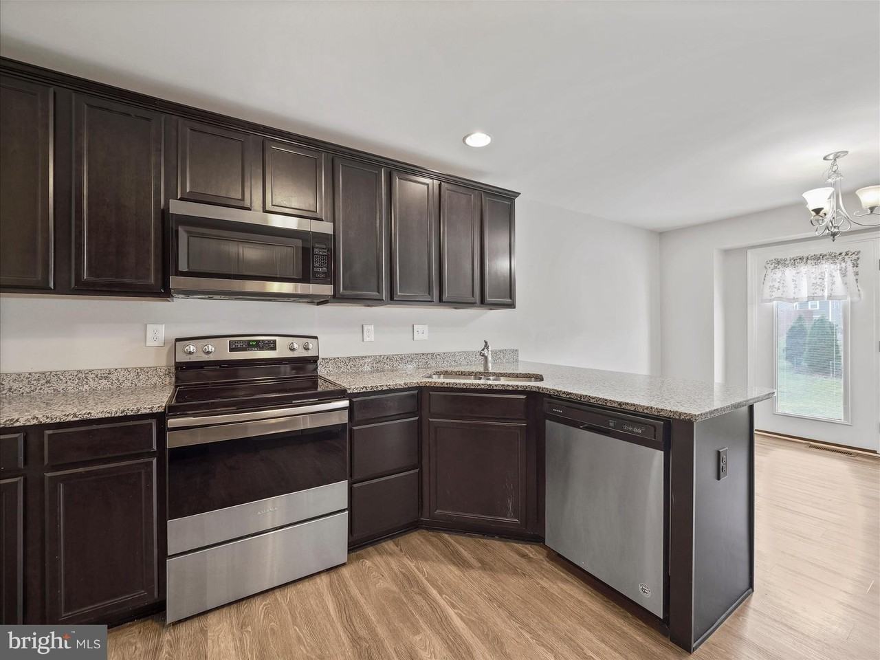 183 Aylesbury Ln - Photo 2 of 17