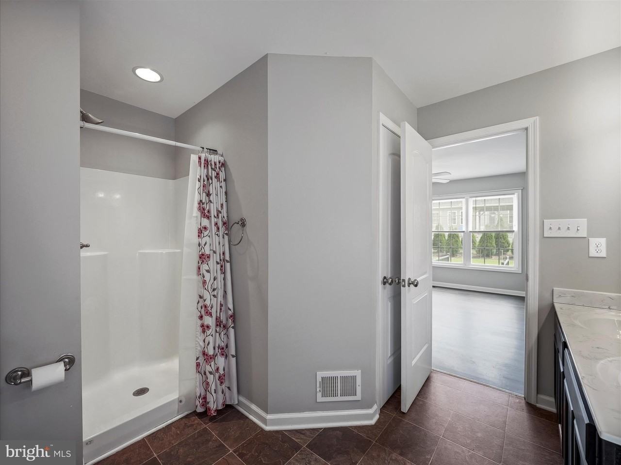 183 Aylesbury Ln - Photo 6 of 17