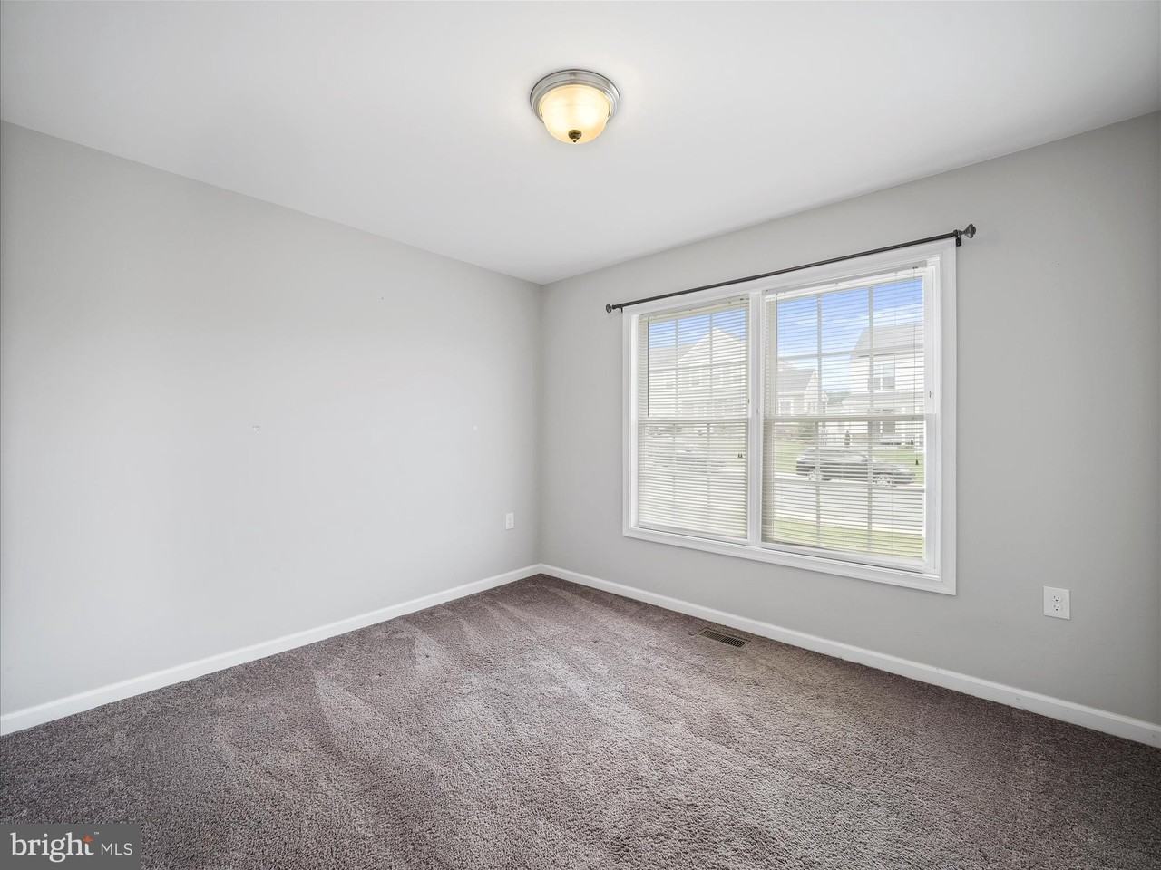 183 Aylesbury Ln - Photo 7 of 17