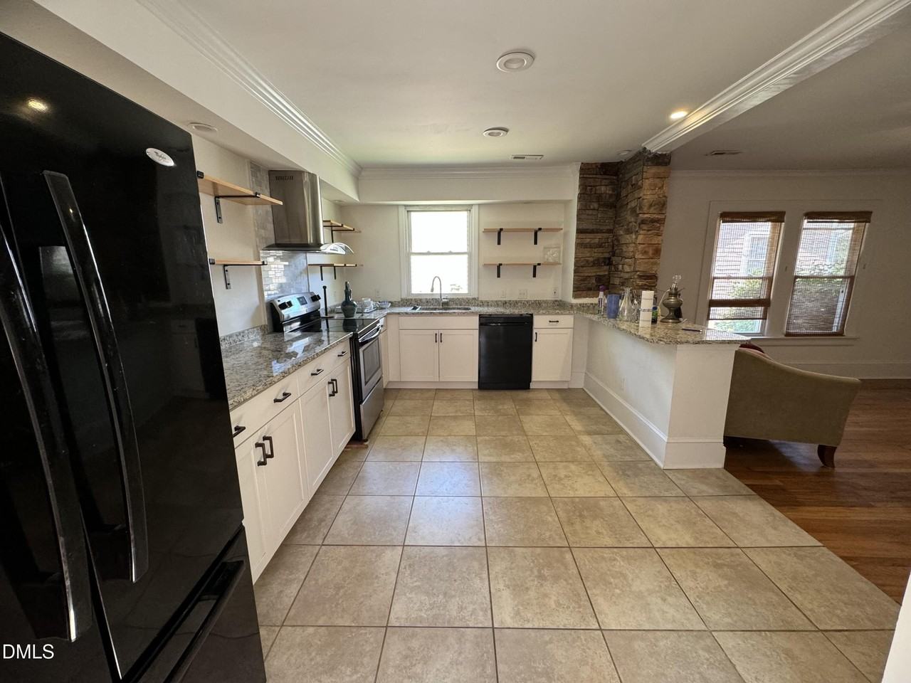 3129 Stanhope Ave - Photo 3 of 10