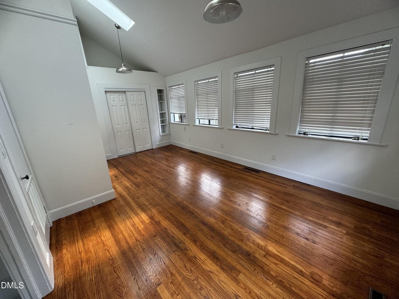 3129 Stanhope Ave - Photo 4 of 10