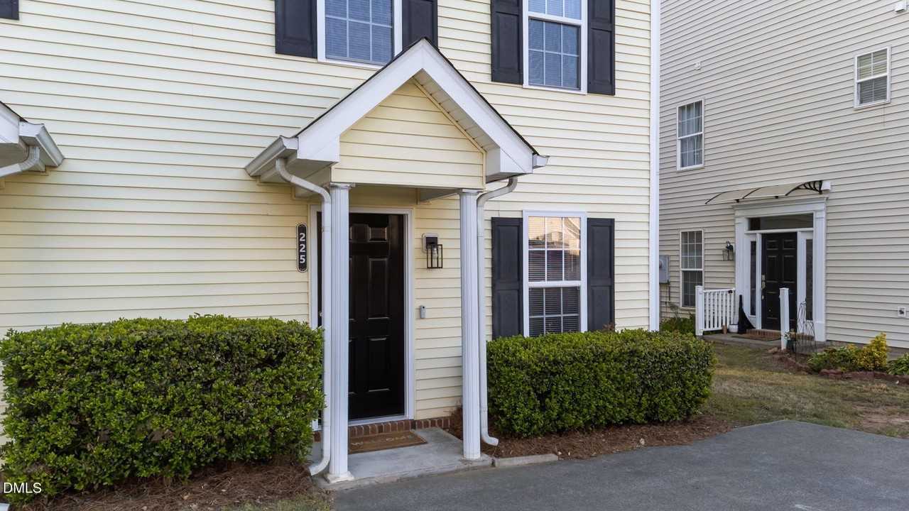 225 Woodson Dr - Photo 7 of 49