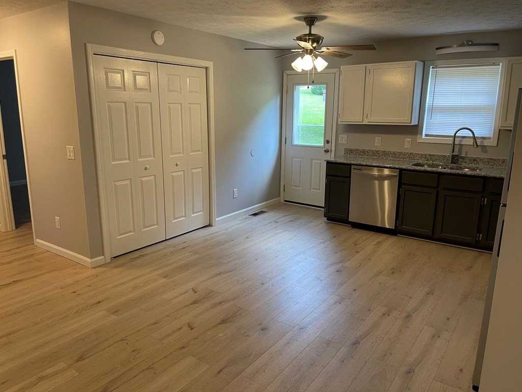 114 Judah Dr - Photo 5 of 15