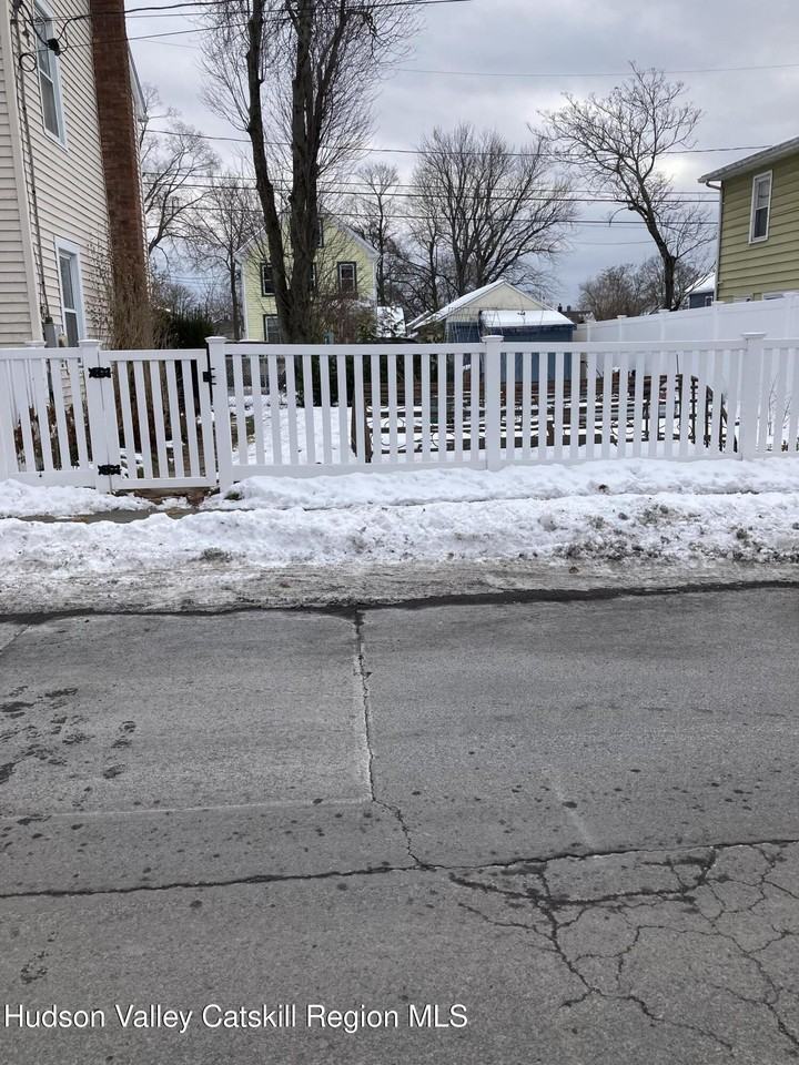 42 Russell St - Photo 2 of 7