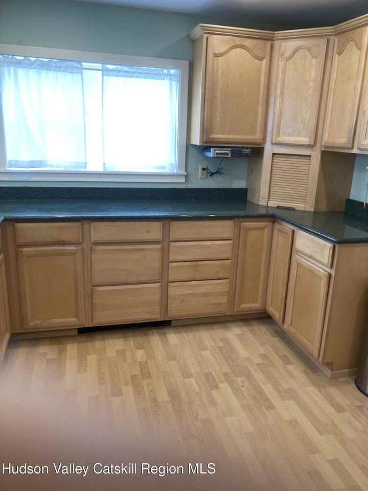 42 Russell St - Photo 4 of 7