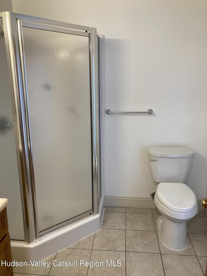 42 Russell St - Photo 5 of 7