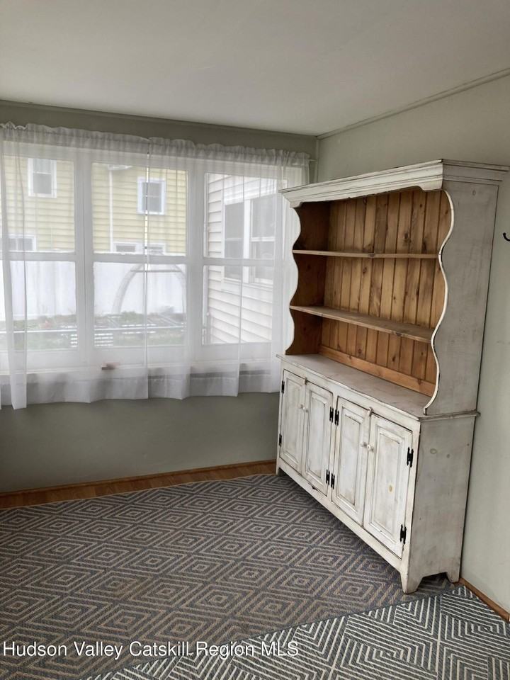 42 Russell St - Photo 6 of 7