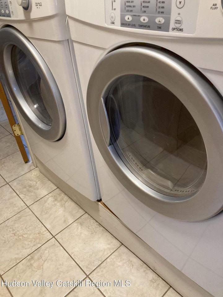 42 Russell St - Photo 7 of 7