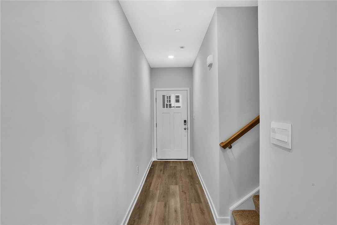 126 Scotland Ln - Photo 4 of 43