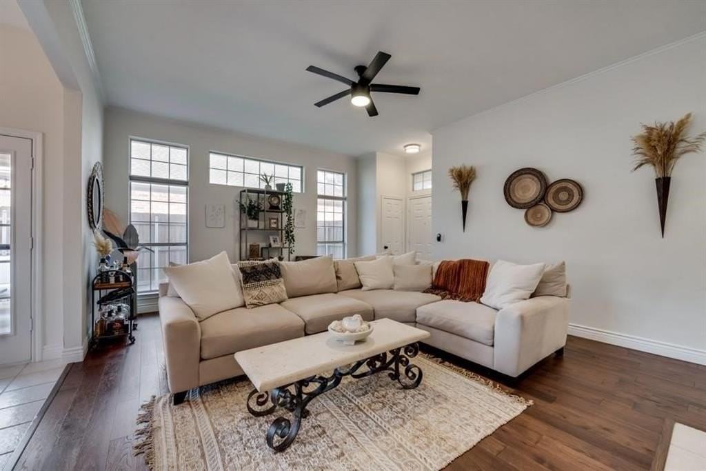 10060 Cambridge Dr - Photo 4 of 19