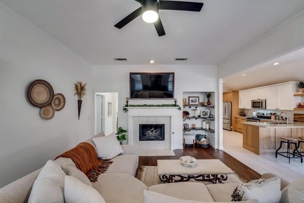 10060 Cambridge Dr - Photo 5 of 19