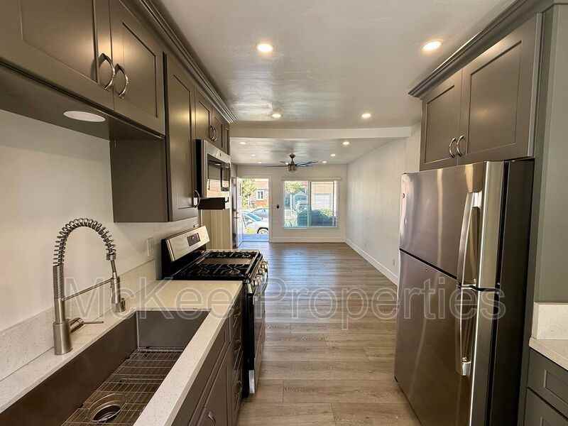 1658 Cable St - Photo 2 of 7