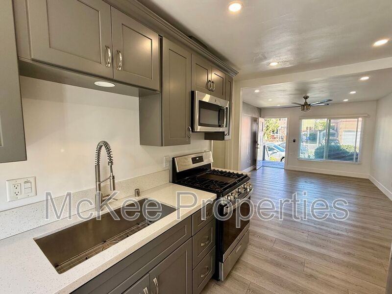 1658 Cable St - Photo 3 of 7