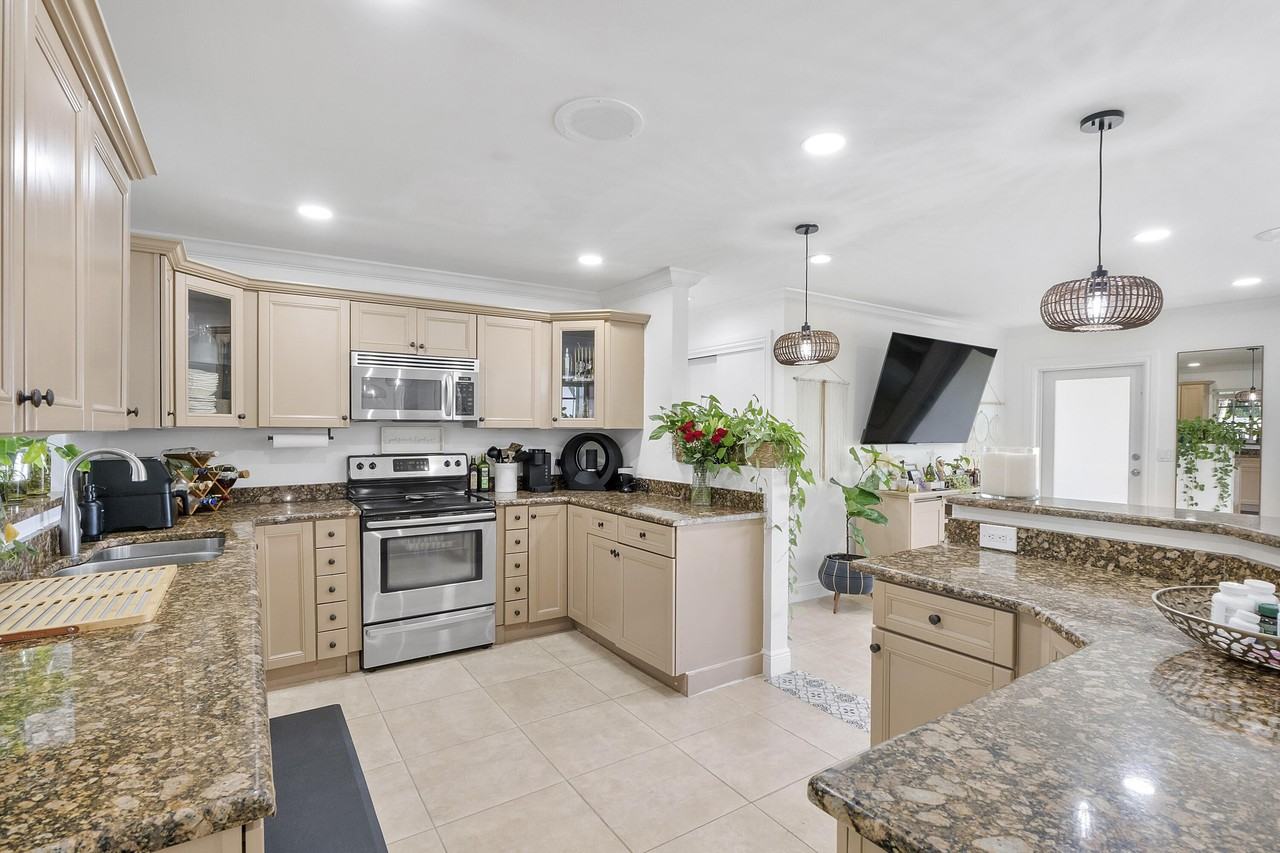 101 Se 13th St - Photo 7 of 18