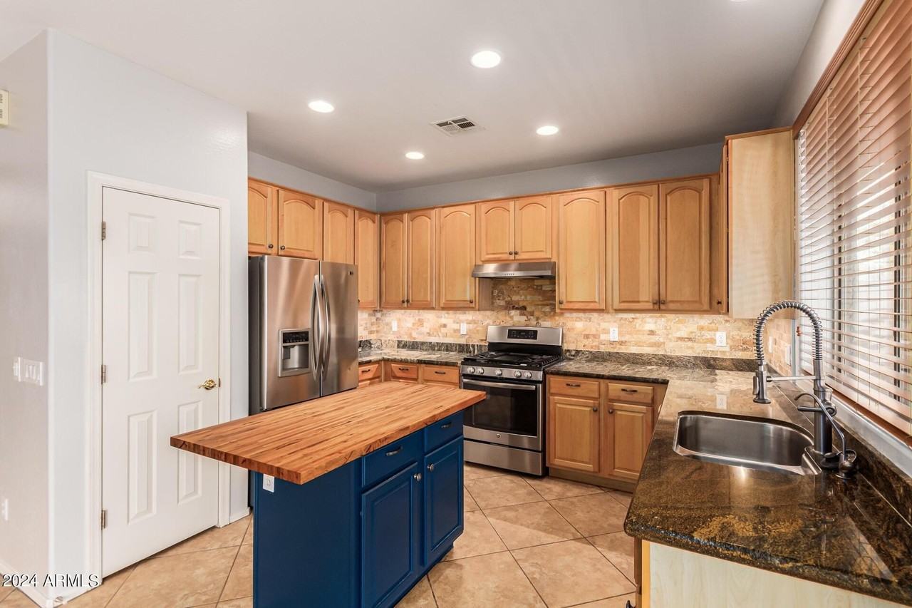 2626 W Florentine Rd - Photo 3 of 20