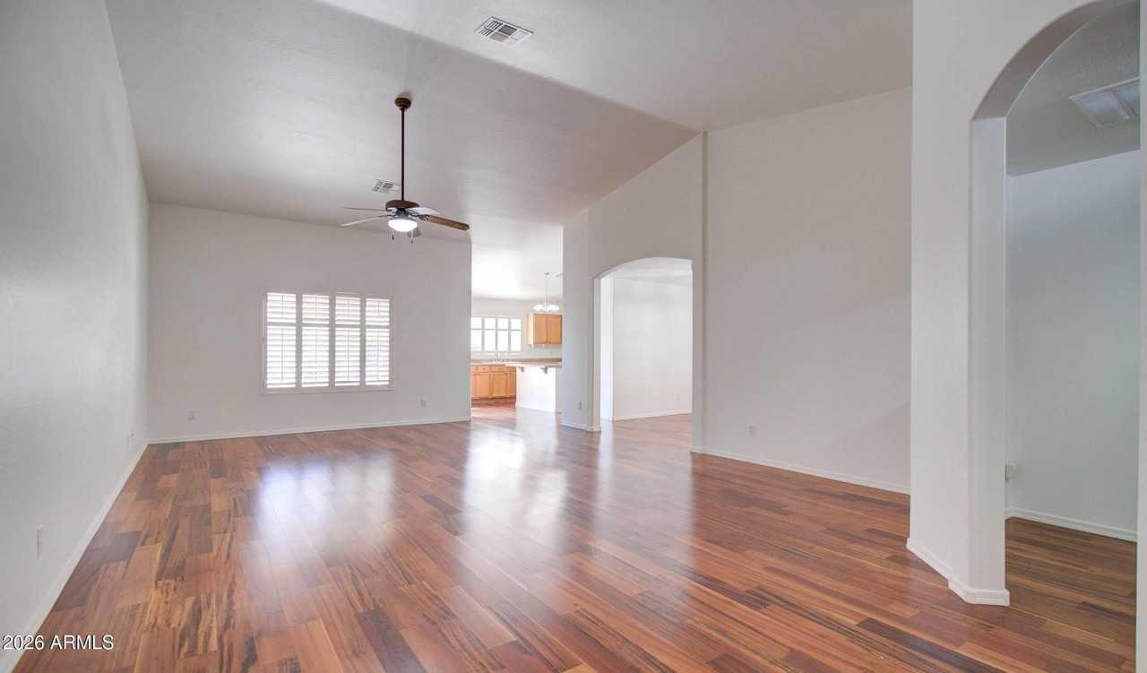 9271 W Sunnyslope Ln - Photo 3 of 5