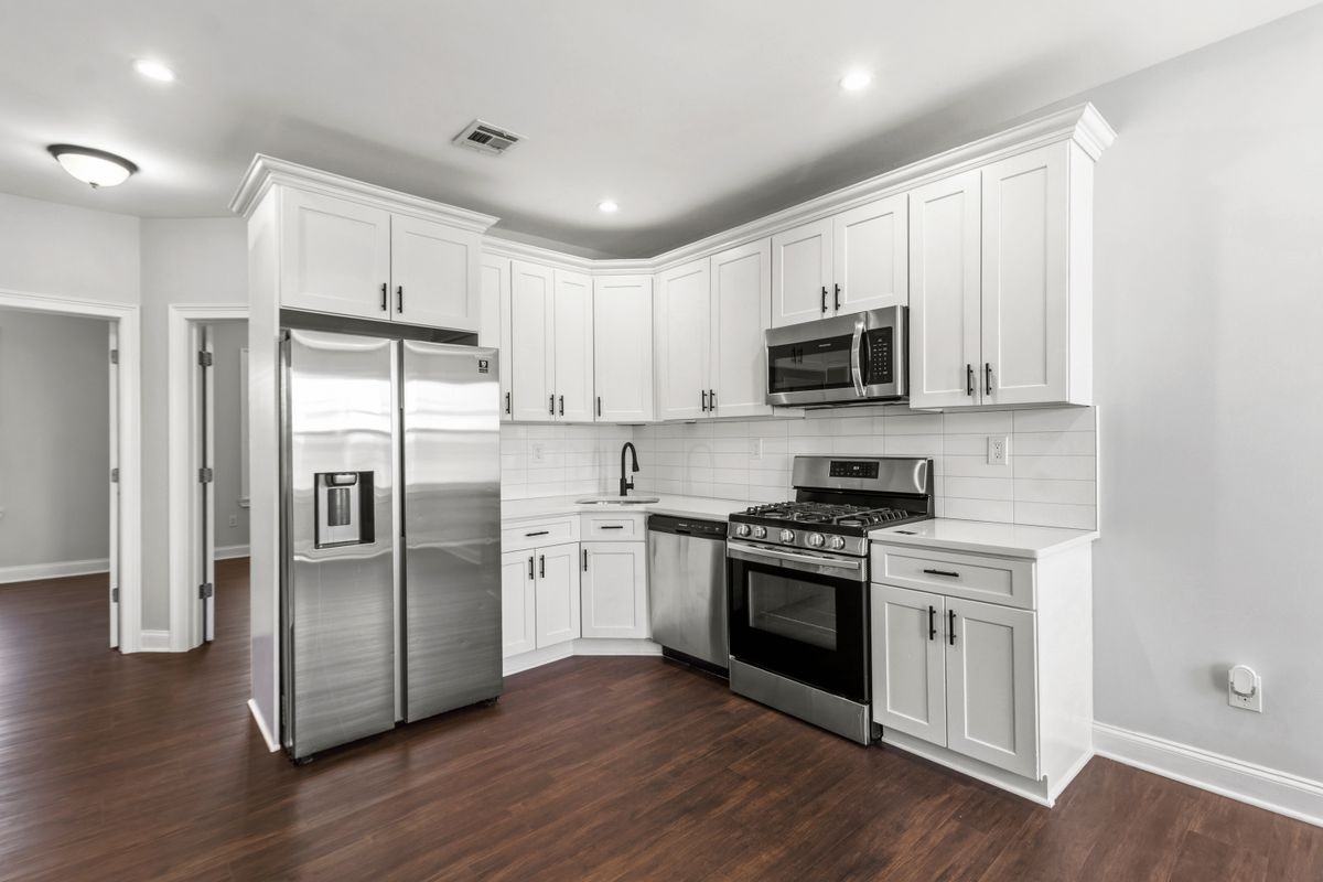 322 Rutherford Blvd ##2 - Photo 4 of 5