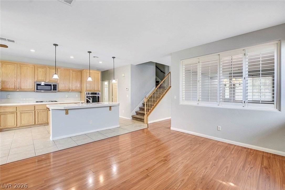 222 Opera House St - Photo 5 of 27