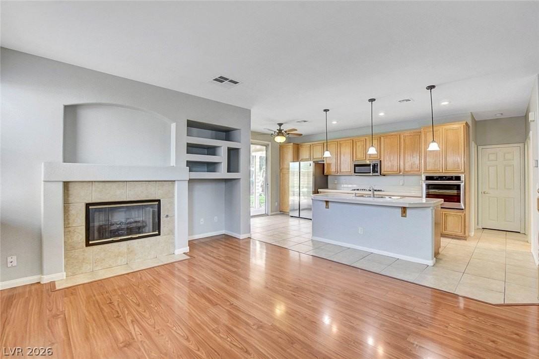 222 Opera House St - Photo 6 of 27