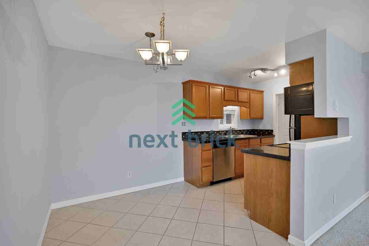 1111 Kirkland Ave #5A - Photo 4 of 16